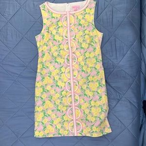 This is a Lilly Pulitzer classic shift dress!